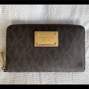 Michael Kors Jet Set Travel Smartphone Wallet